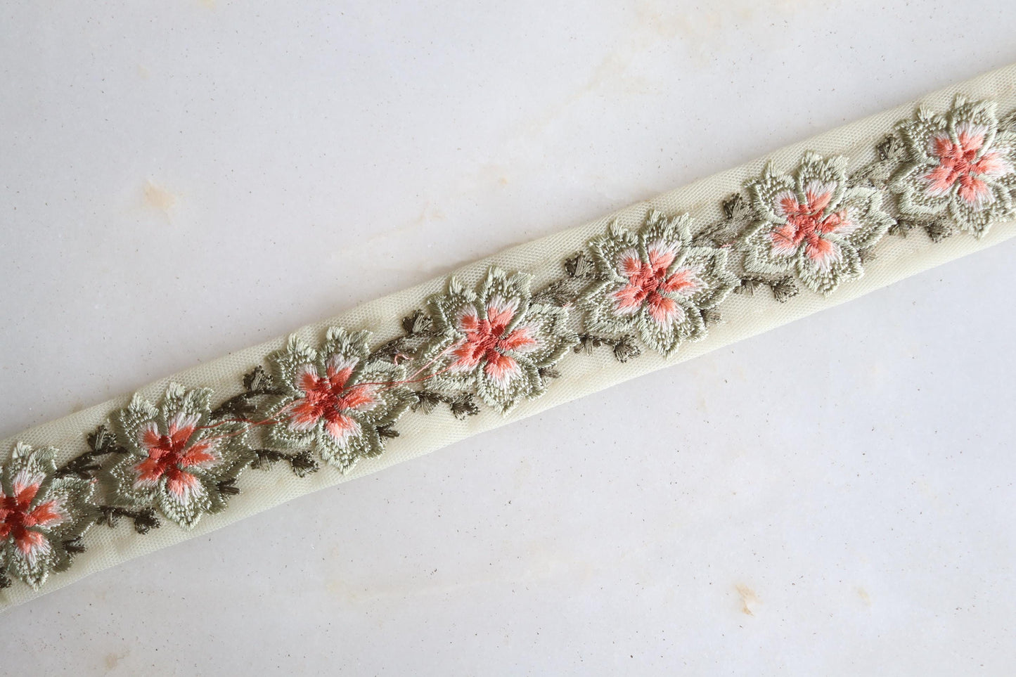 Green Peach Floral Embroidered Trim, Green Net Floral Border, Green Net Lace, Indian Fabric Trim, Floral Saree Border, インド刺繍リボン, Price/mtr