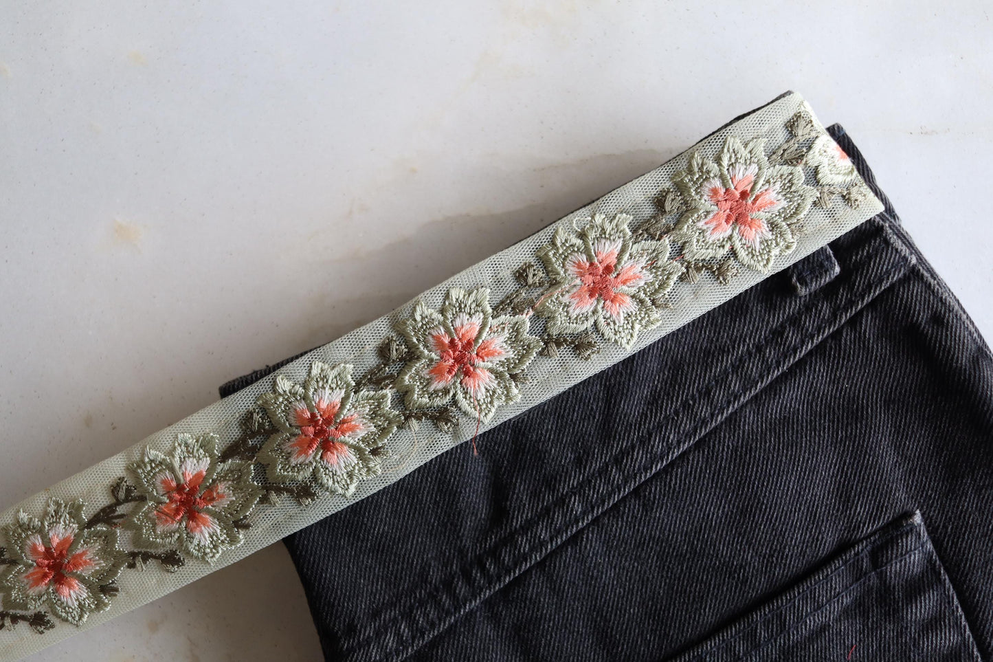 Green Peach Floral Embroidered Trim, Green Net Floral Border, Green Net Lace, Indian Fabric Trim, Floral Saree Border, インド刺繍リボン, Price/mtr