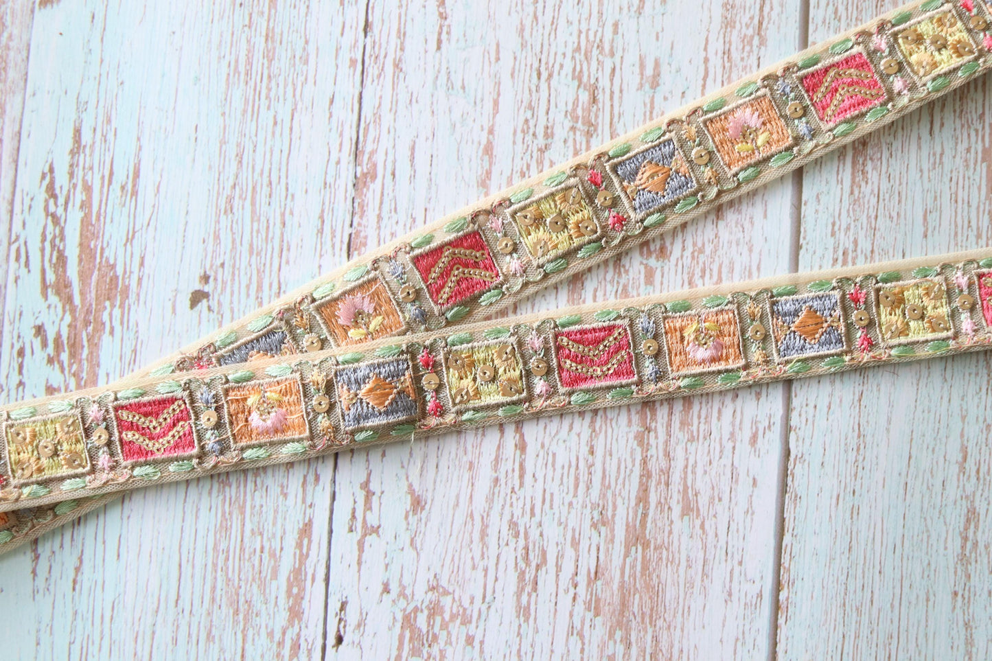 Boho Pastel Patchwork Embroidered Trim, Colourful Gold Zari Sequin Border, Square Patchwork Lace, Indian Saree Border, インド刺繍リボン, Price/mtr