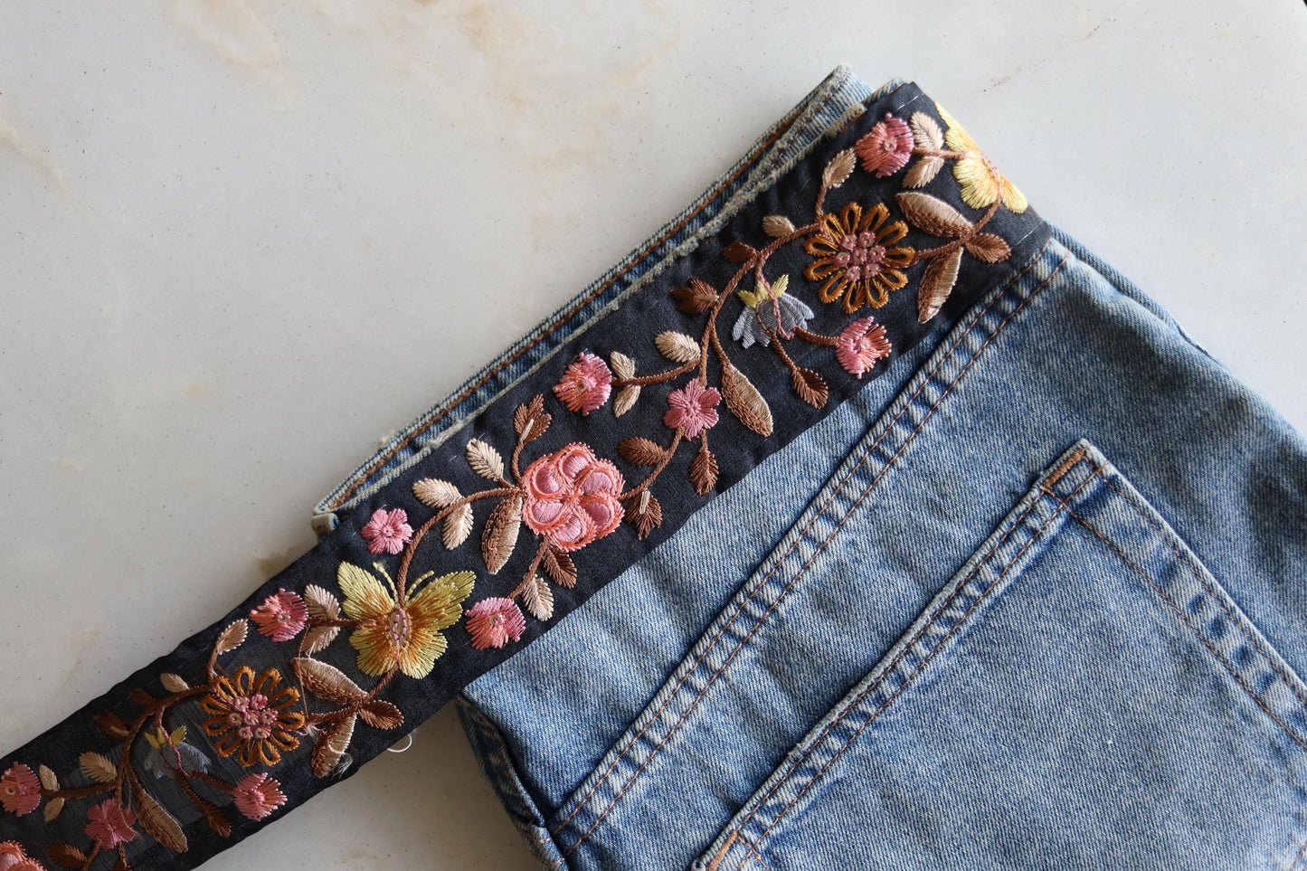 Black Pink Butterfly Floral Trim, Embroidered Floral Net Border, Black Lace, Indian Fabric Trim, Butterfly Saree Border, インド刺繍リボン, Price/mtr