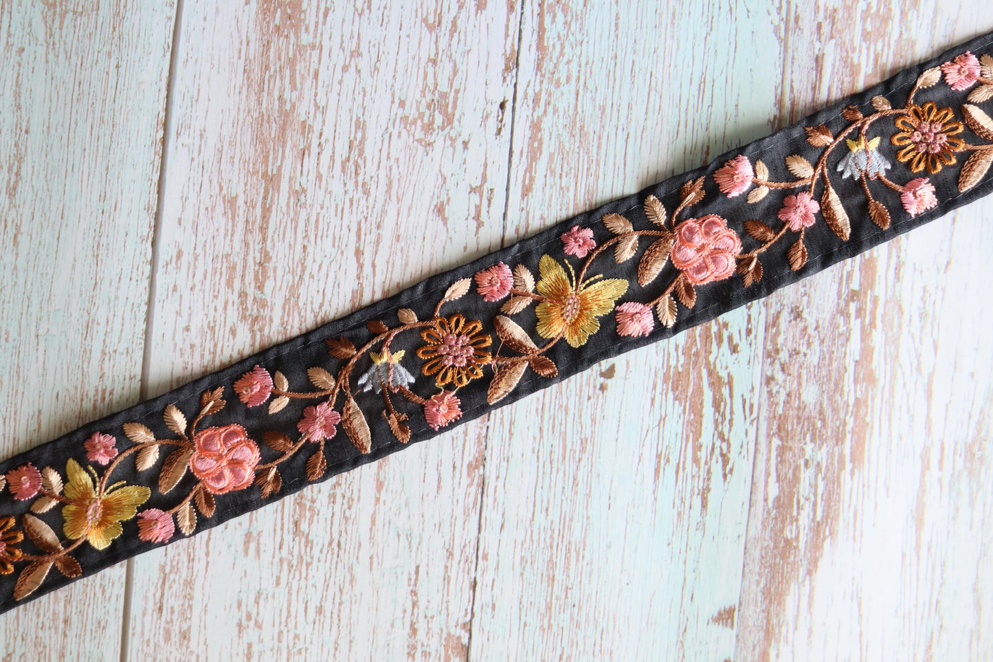 Black Pink Butterfly Floral Trim, Embroidered Floral Net Border, Black Lace, Indian Fabric Trim, Butterfly Saree Border, インド刺繍リボン, Price/mtr