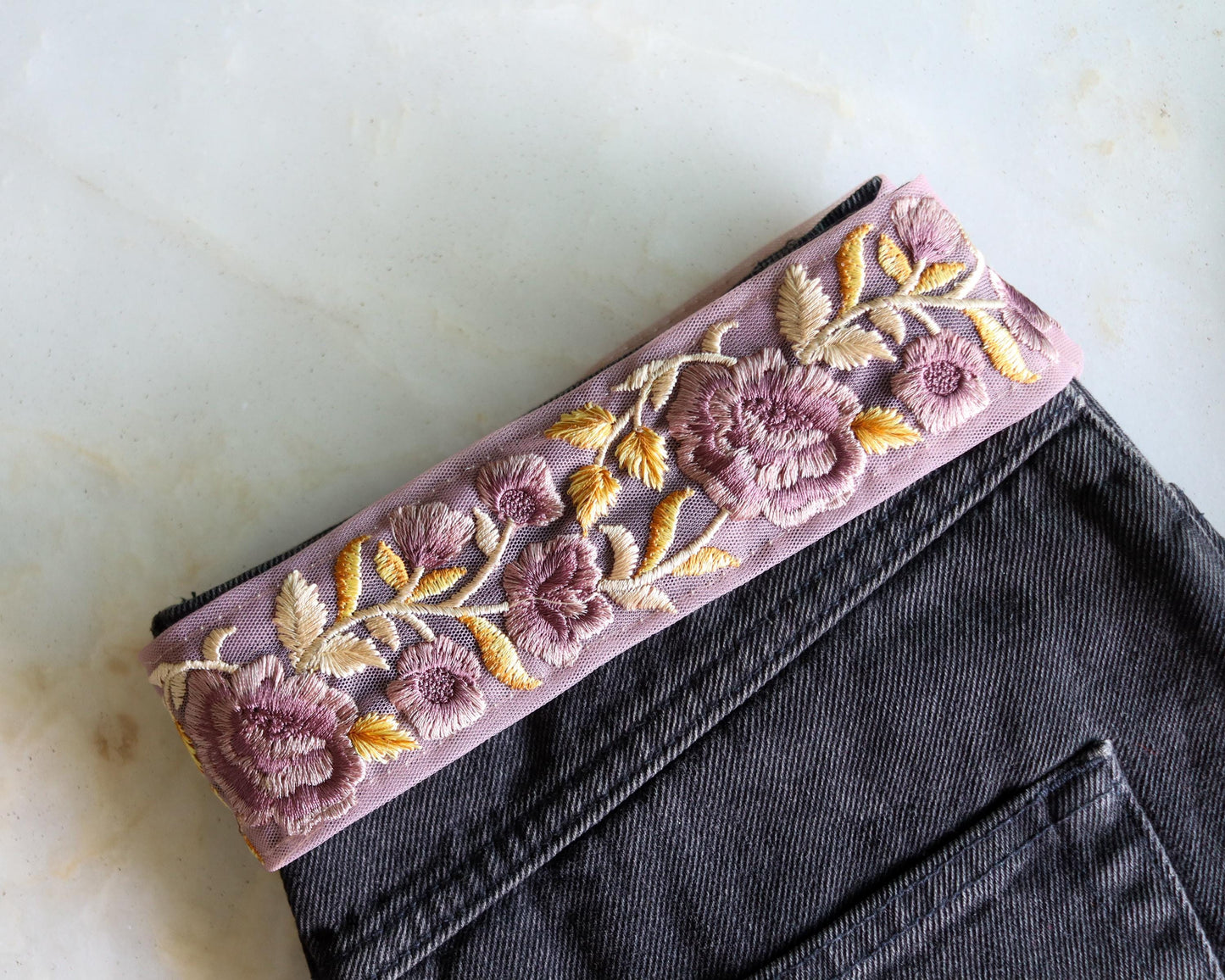 Mauve Pink Floral Embroidered Trim, Net Floral Border, Pink Lavender Floral Net Lace, Indian Fabric Trim, Saree Border, インド刺繍リボン, Price/mtr