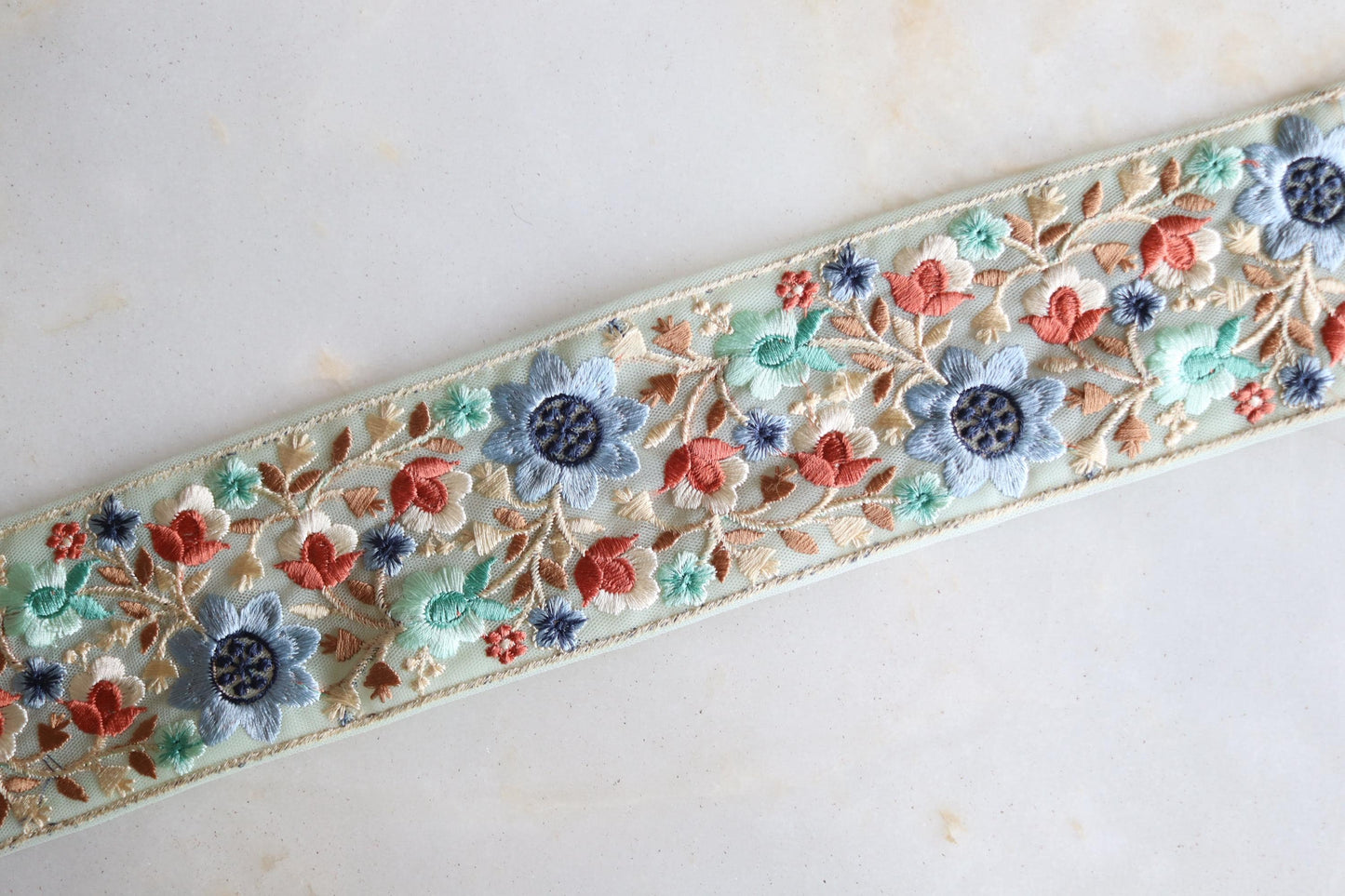 Blue White Floral Embroidered Trim, Pastel Net Floral Border, Blue Peach Net Lace, Indian Fabric Trim, Saree Border, インド刺繍リボン, Price/mtr