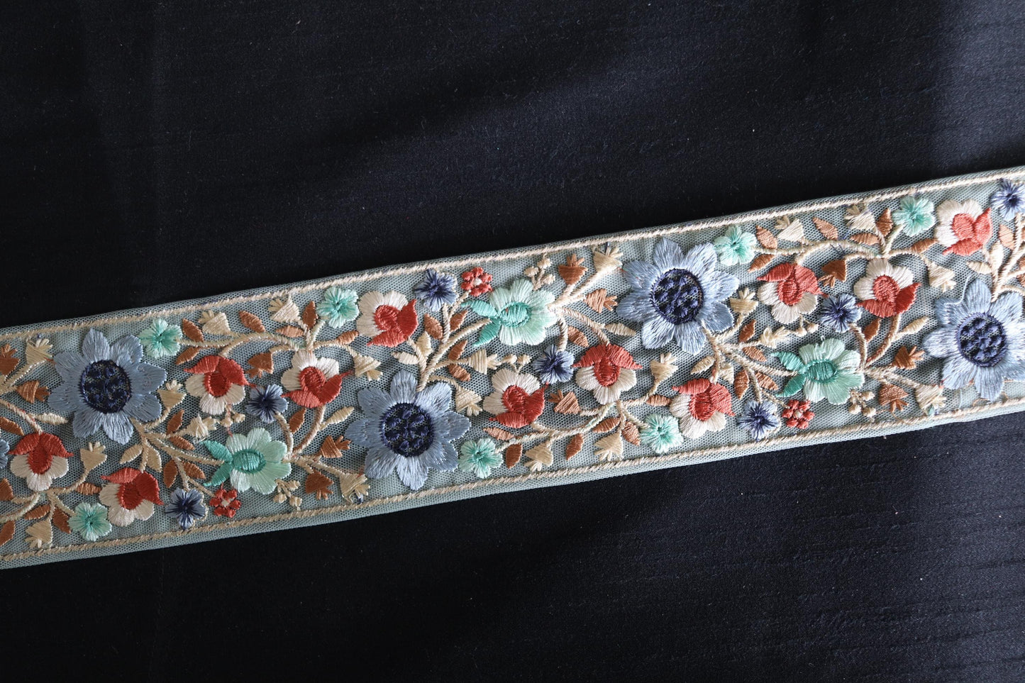 Blue White Floral Embroidered Trim, Pastel Net Floral Border, Blue Peach Net Lace, Indian Fabric Trim, Saree Border, インド刺繍リボン, Price/mtr