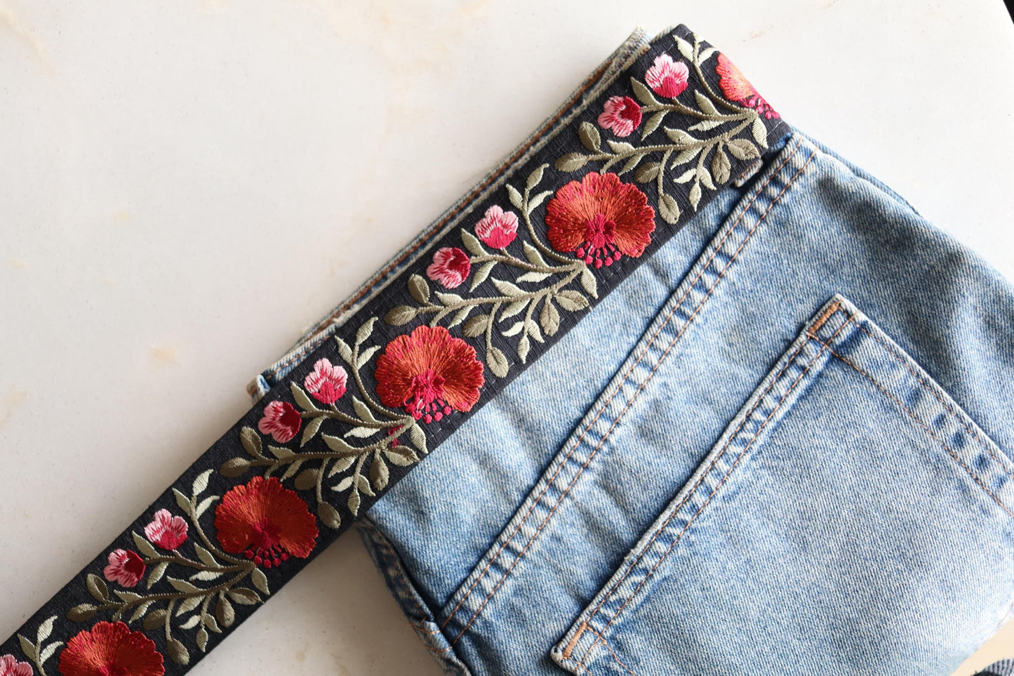 Black Red Floral Embroidered Trim, Indian Fabric Embroidered Border, Spring Floral Lace, Parsi Embroidery Saree Border, インド刺繍リボン, Price/mtr