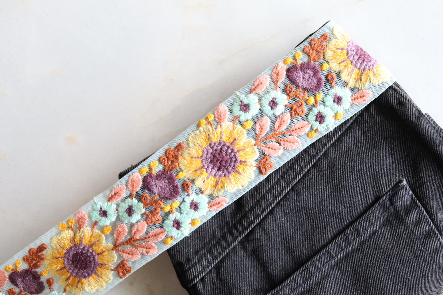 Yellow Blue Floral Embroidered Trim, Spring Floral Border, Yellow Blue Net Lace, Indian Fabric Trim Saree Border, インド刺繍リボン, Price/mtr