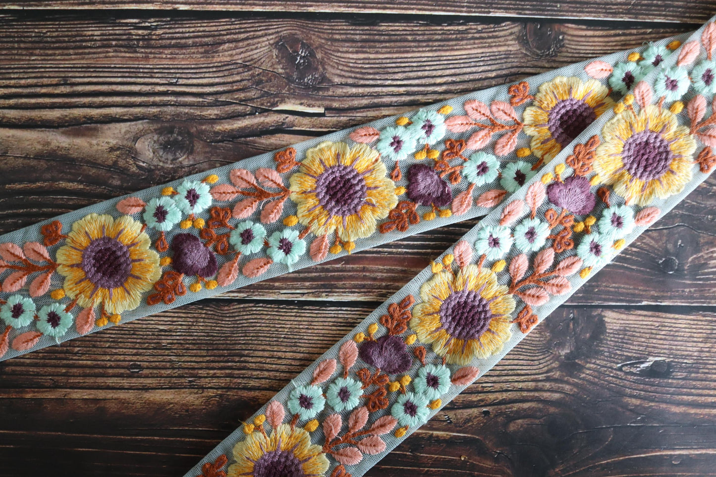 Yellow Blue Floral Embroidered Trim, Spring Floral Border, Yellow Blue Net Lace, Indian Fabric Trim Saree Border, インド刺繍リボン, Price/mtr