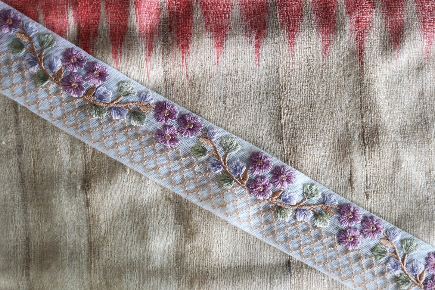 Blue Floral Checks Embroidered Trim, Purple Floral Net Border, Blue Mauve Net Lace, Indian Fabric Floral Saree Border, インド刺繍リボン, Price/mtr