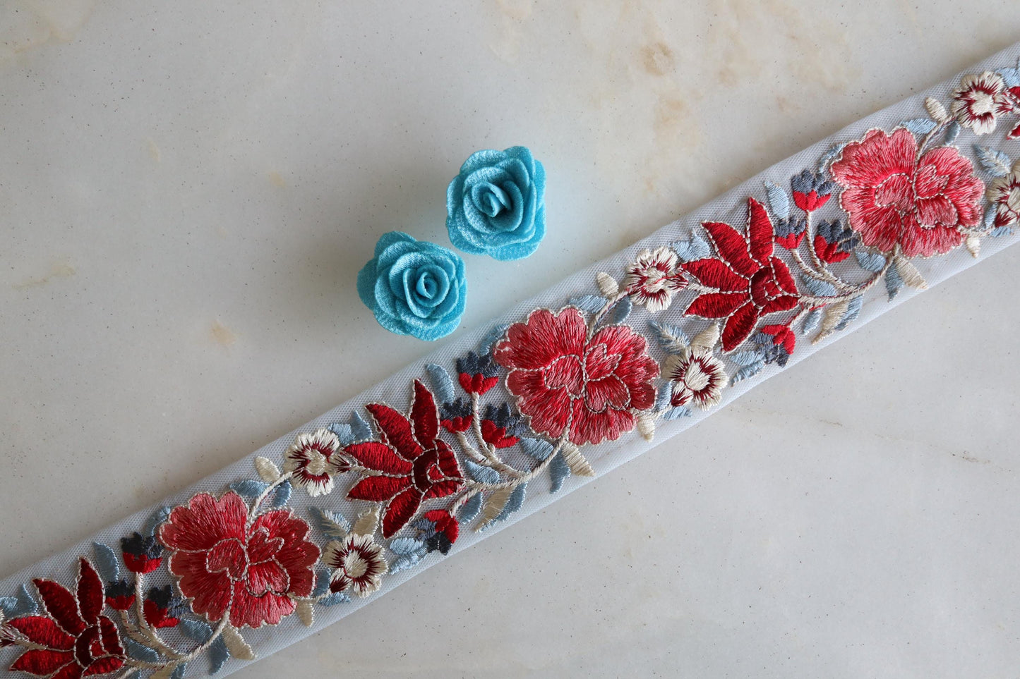 Blue Red Floral Embroidered Trim, Blue Net Floral Border, Blue Red Net Lace, Indian Fabric Trim, Saree Border, インド刺繍リボン, Price/mtr