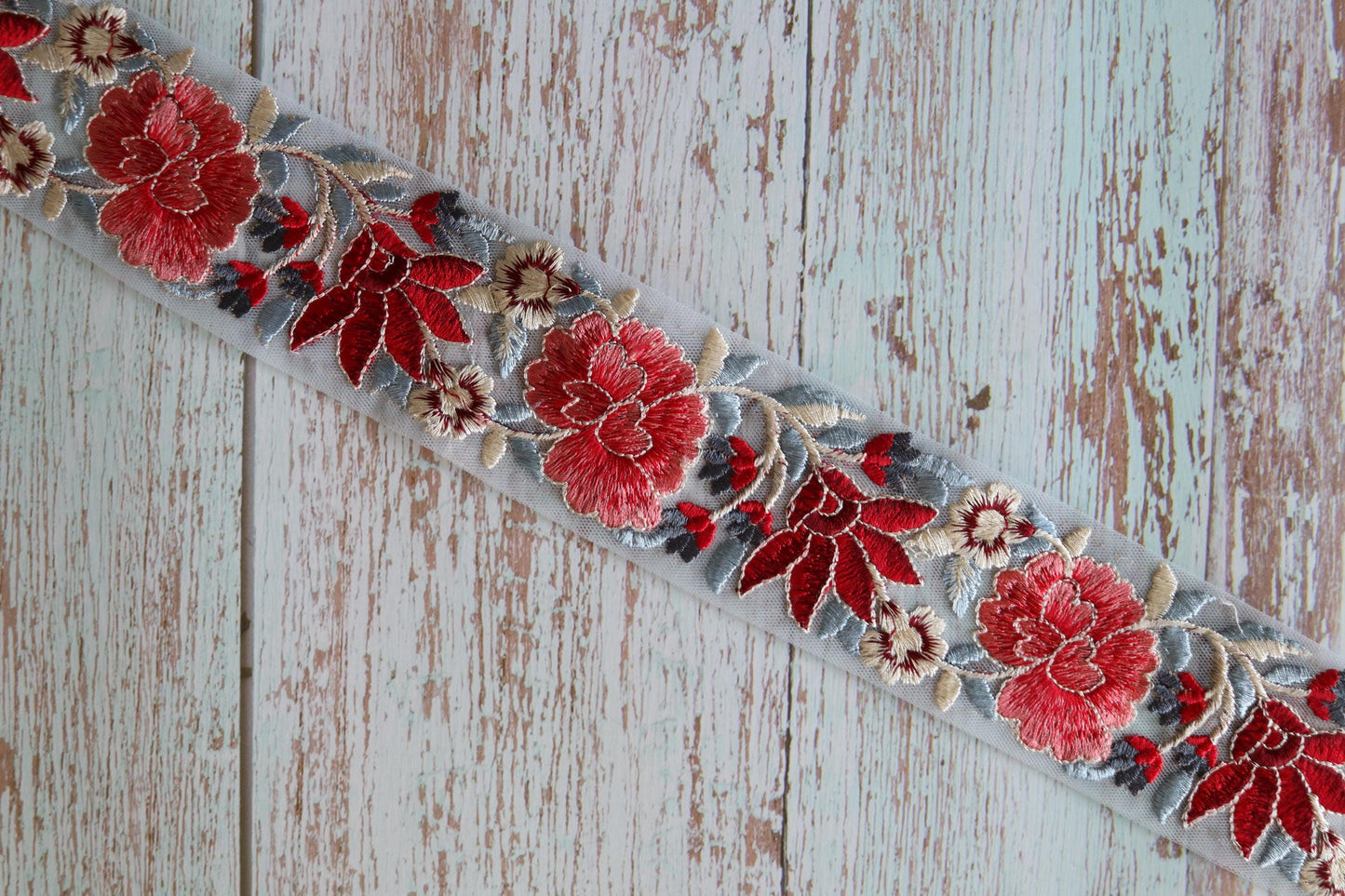 Blue Red Floral Embroidered Trim, Blue Net Floral Border, Blue Red Net Lace, Indian Fabric Trim, Saree Border, インド刺繍リボン, Price/mtr