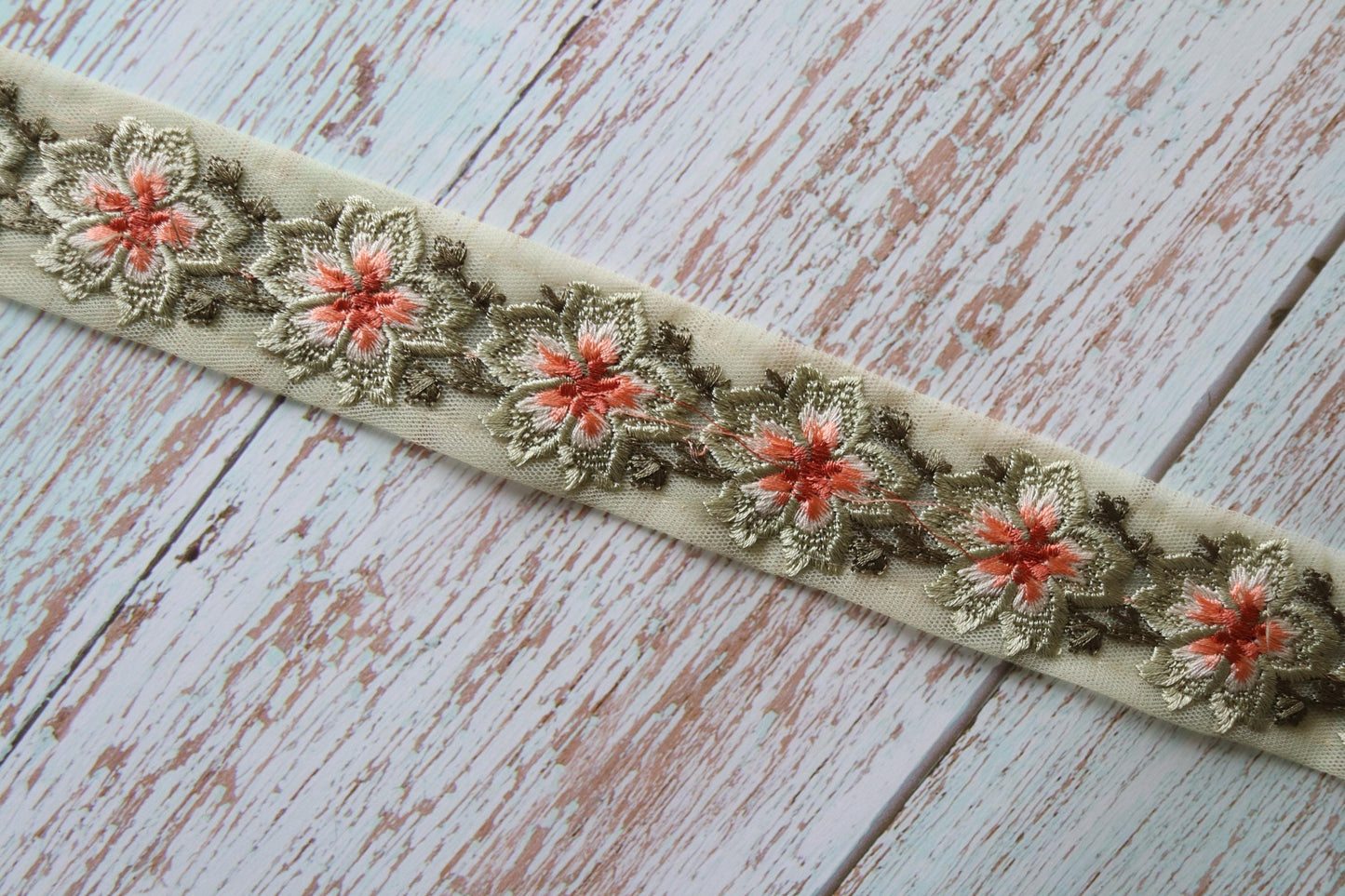 Green Peach Floral Embroidered Trim, Green Net Floral Border, Green Net Lace, Indian Fabric Trim, Floral Saree Border, インド刺繍リボン, Price/mtr