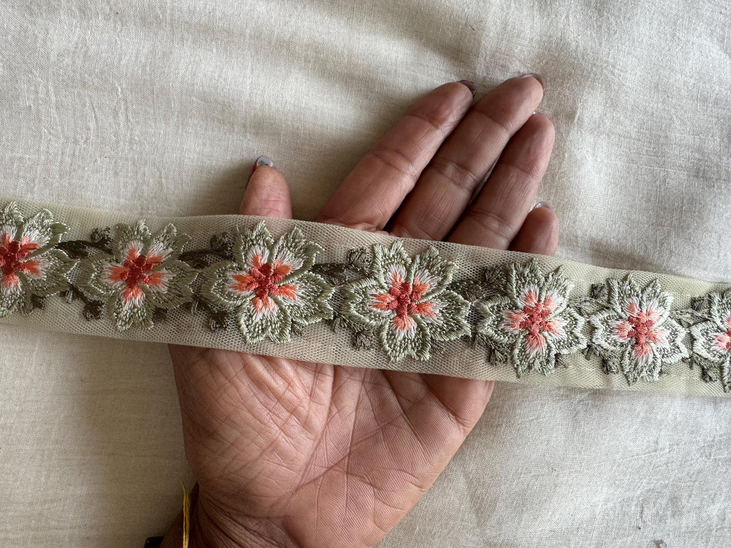 Green Peach Floral Embroidered Trim, Green Net Floral Border, Green Net Lace, Indian Fabric Trim, Floral Saree Border, インド刺繍リボン, Price/mtr