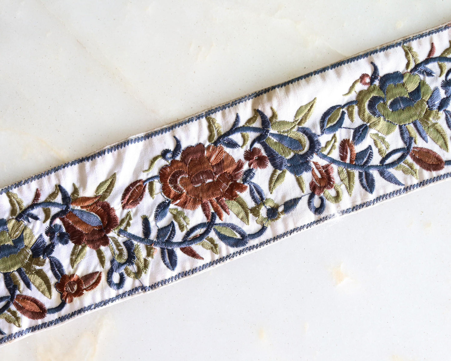 White Brown Floral Embroidered Trim, Indian Fabric Embroidered Border, White Blue Lace, Parsi Floral Saree Border, インド刺繍リボン, Price/mtr