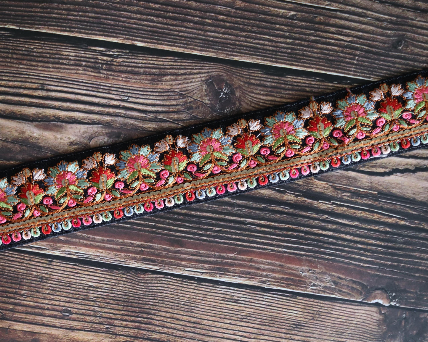 Black Red Floral Embroidered Trim, Red Black Floral Lace, Black Floral Saree Border, Indian Fabric Trim, インド刺繍リボン, Price/mtr