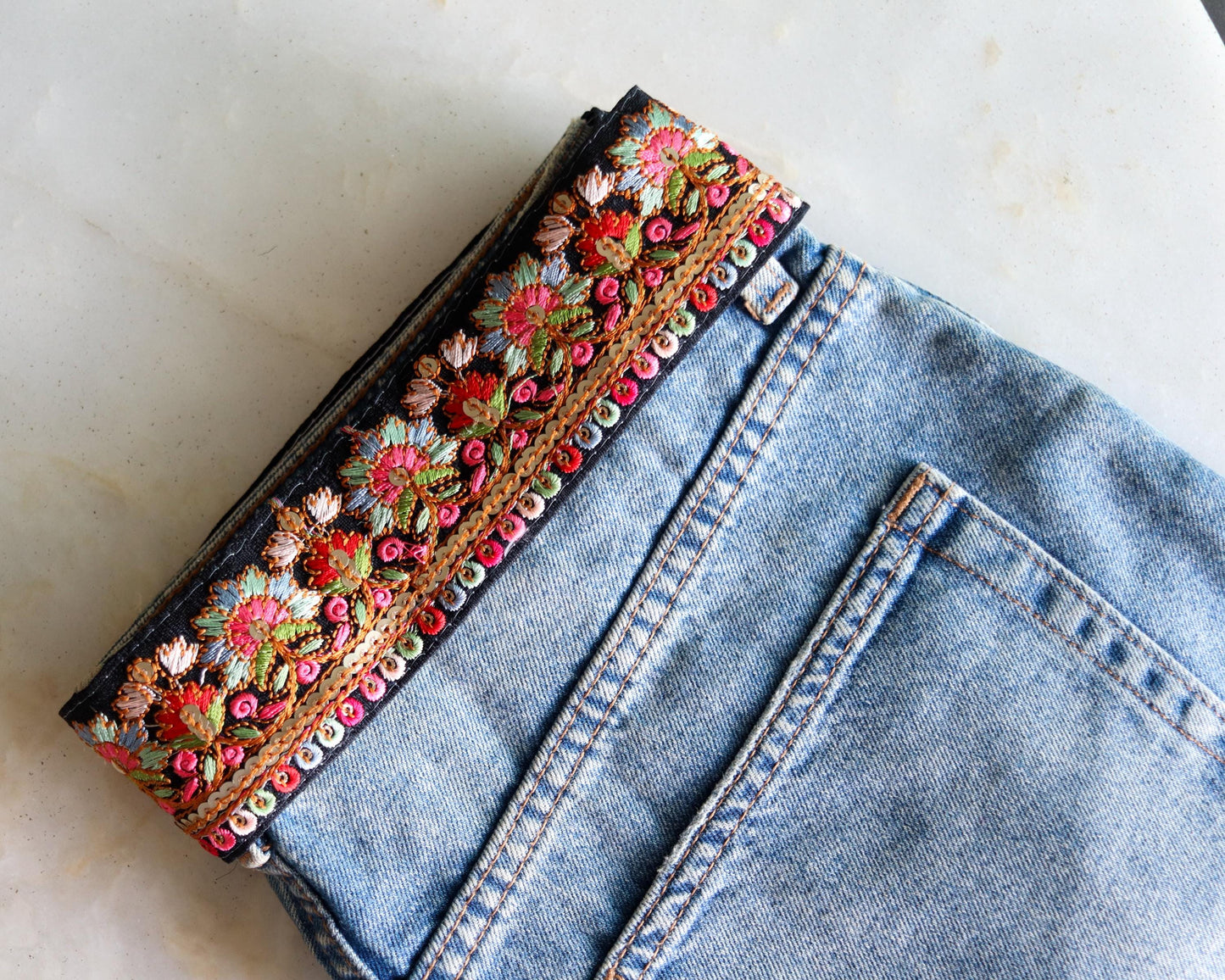 Black Red Floral Embroidered Trim, Red Black Floral Lace, Black Floral Saree Border, Indian Fabric Trim, インド刺繍リボン, Price/mtr