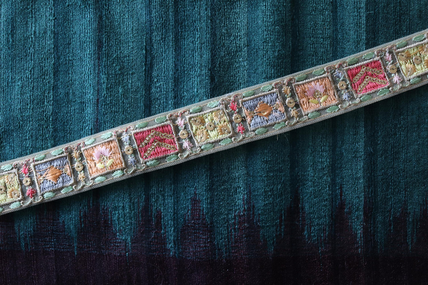Boho Pastel Patchwork Embroidered Trim, Colourful Gold Zari Sequin Border, Square Patchwork Lace, Indian Saree Border, インド刺繍リボン, Price/mtr