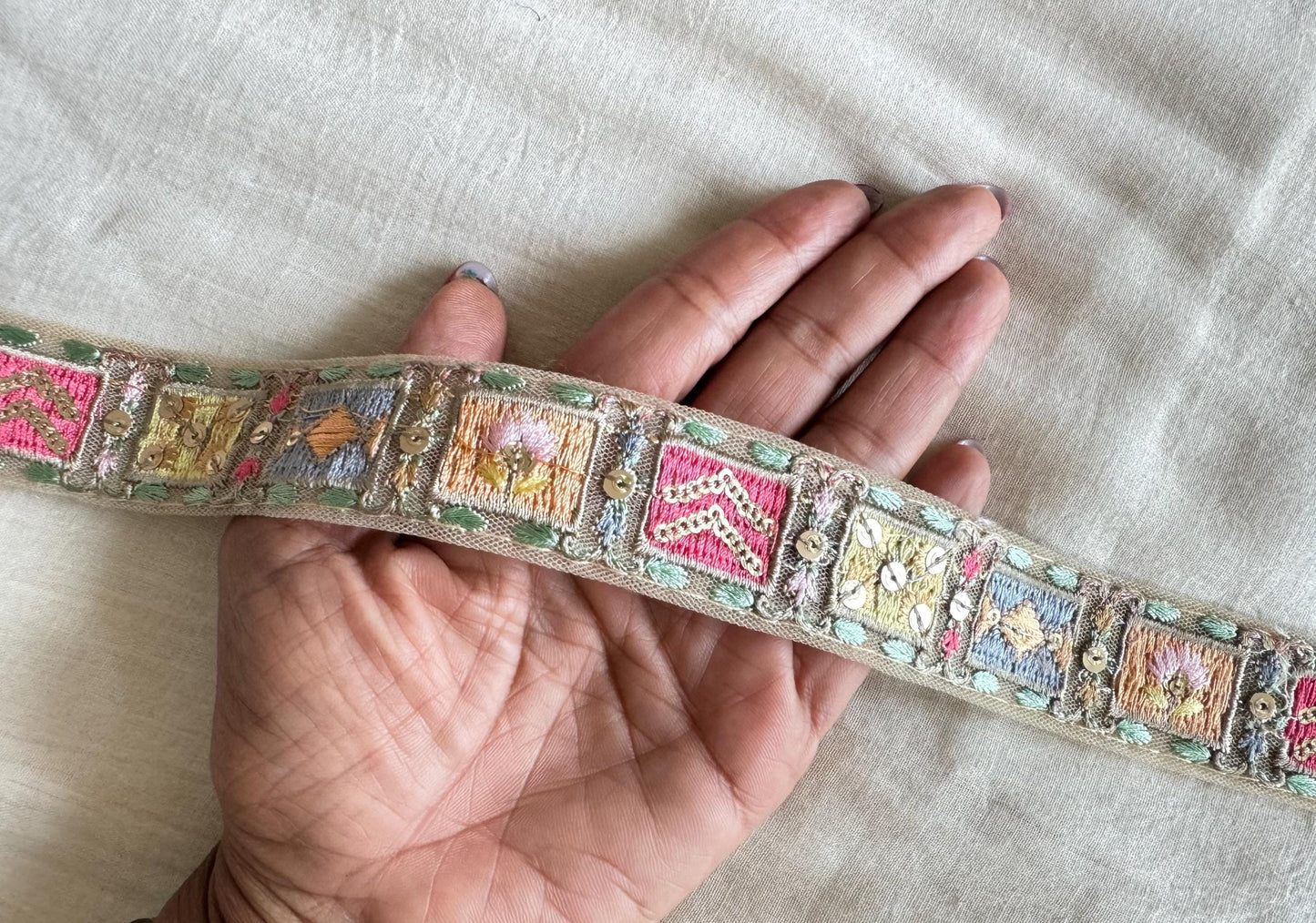 Boho Pastel Patchwork Embroidered Trim, Colourful Gold Zari Sequin Border, Square Patchwork Lace, Indian Saree Border, インド刺繍リボン, Price/mtr