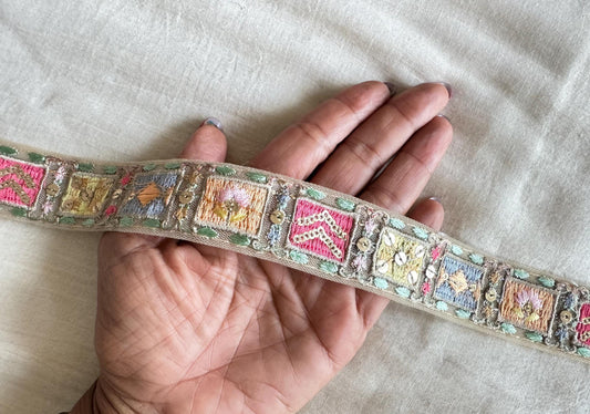 Boho Pastel Patchwork Embroidered Trim, Colourful Gold Zari Sequin Border, Square Patchwork Lace, Indian Saree Border, インド刺繍リボン, Price/mtr