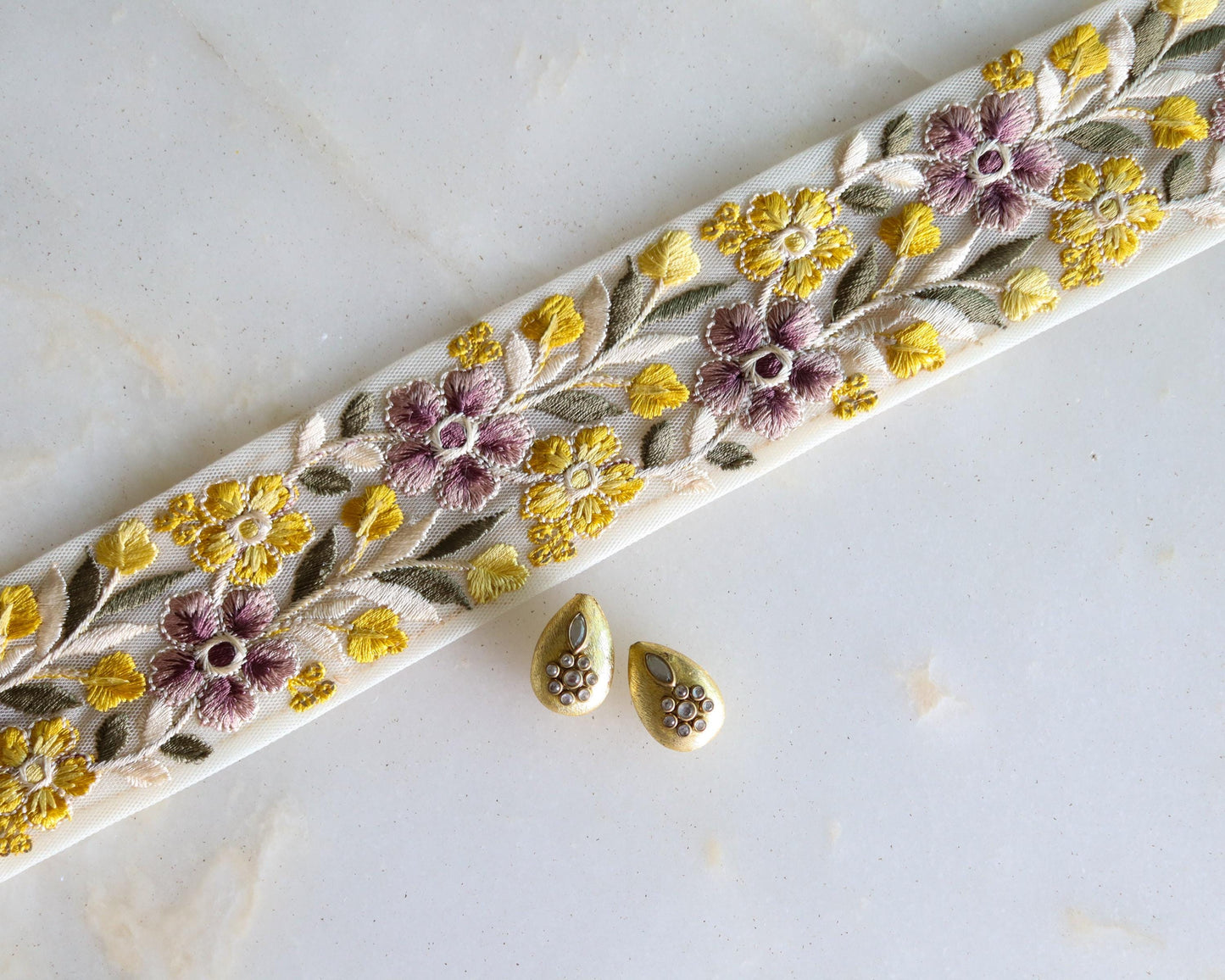 Yellow Mauve Floral Embroidered Trim, Spring Floral Border, Yellow Purple Net Lace, Indian Fabric Trim Saree Border, インド刺繍リボン, Price/mtr