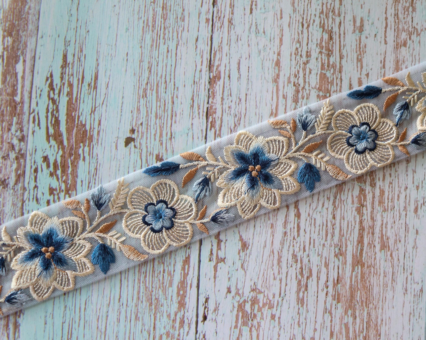 Blue White Floral Embroidered Trim, Pastel Net Floral Border, Blue Cream Net Lace, Indian Fabric Trim, Saree Border, インド刺繍リボン, Price/mtr