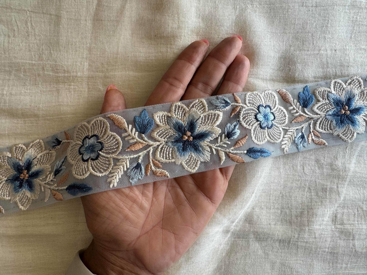 Blue White Floral Embroidered Trim, Pastel Net Floral Border, Blue Cream Net Lace, Indian Fabric Trim, Saree Border, インド刺繍リボン, Price/mtr