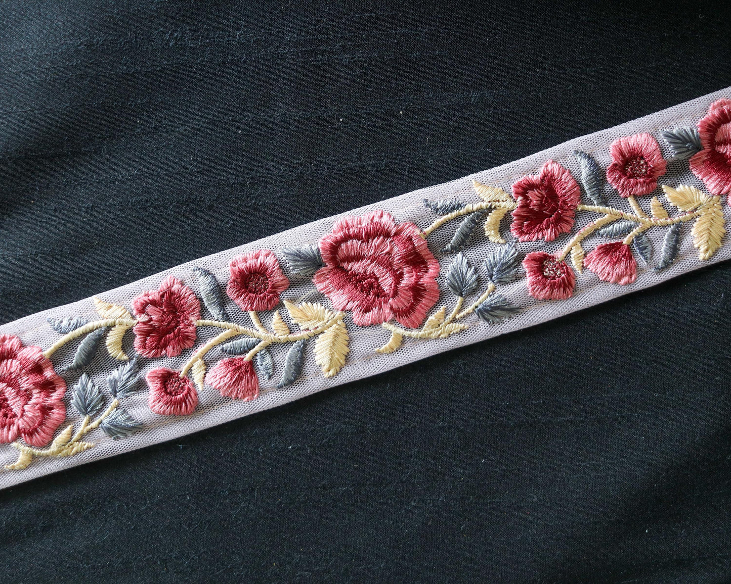 Pink Blue Floral Embroidered Trim, Net Floral Border, Pink Mauve Floral Net Lace, Indian Fabric Trim, Saree Border, インド刺繍リボン, Price/mtr