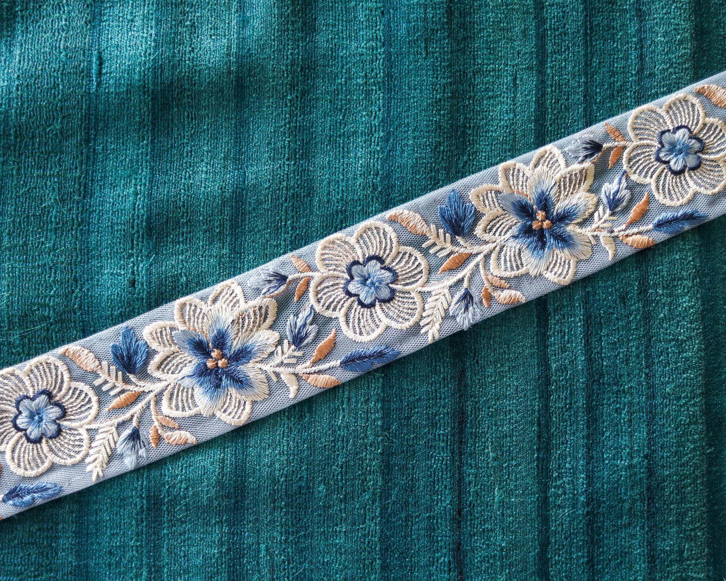 Blue White Floral Embroidered Trim, Pastel Net Floral Border, Blue Cream Net Lace, Indian Fabric Trim, Saree Border, インド刺繍リボン, Price/mtr