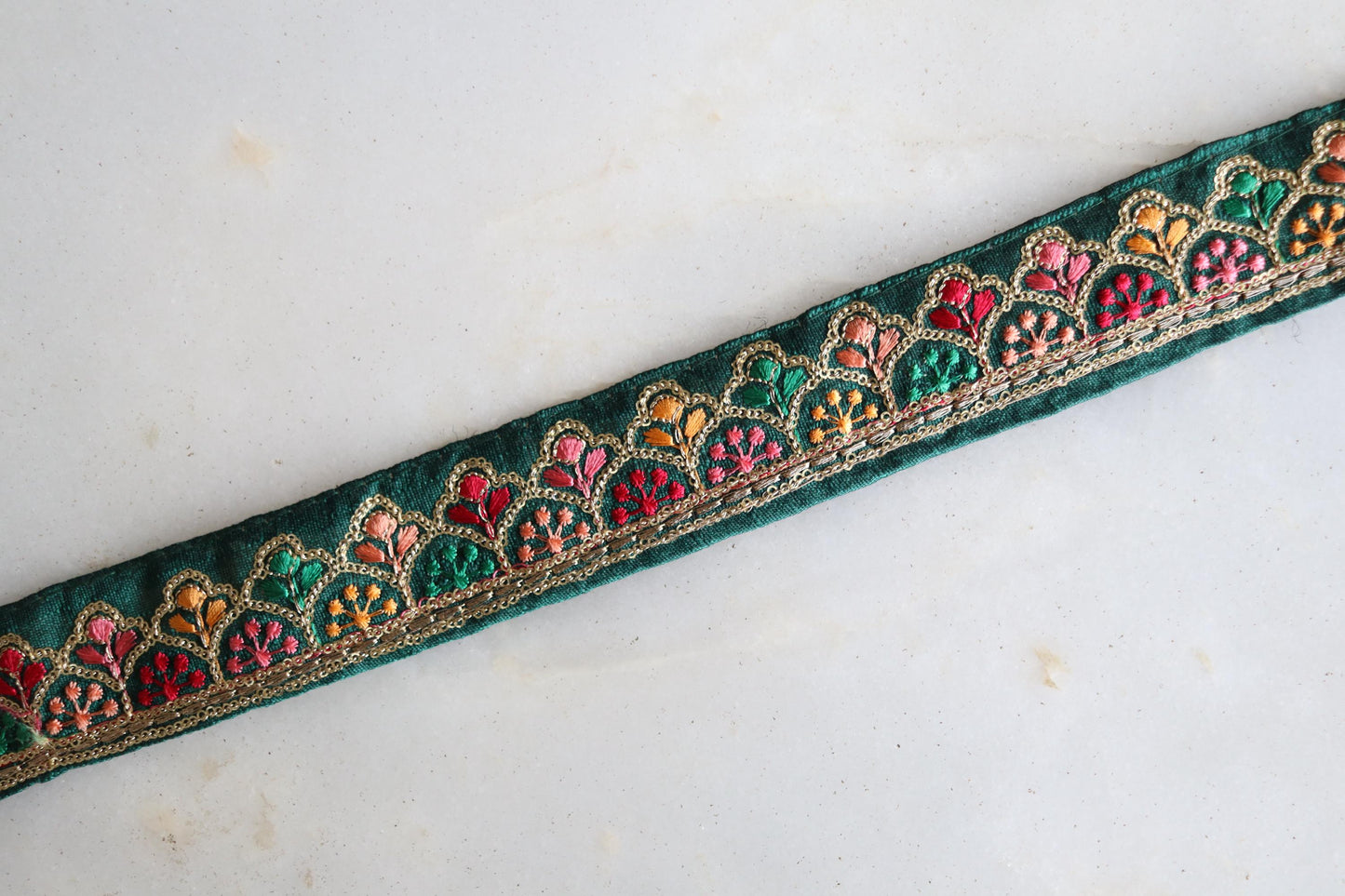 Green Gold Floral Embroidered Trim, Indian Fabric Embroidered Border, Green Multicolour Floral Lace, Saree Border, インド刺繍リボン, Price/mtr