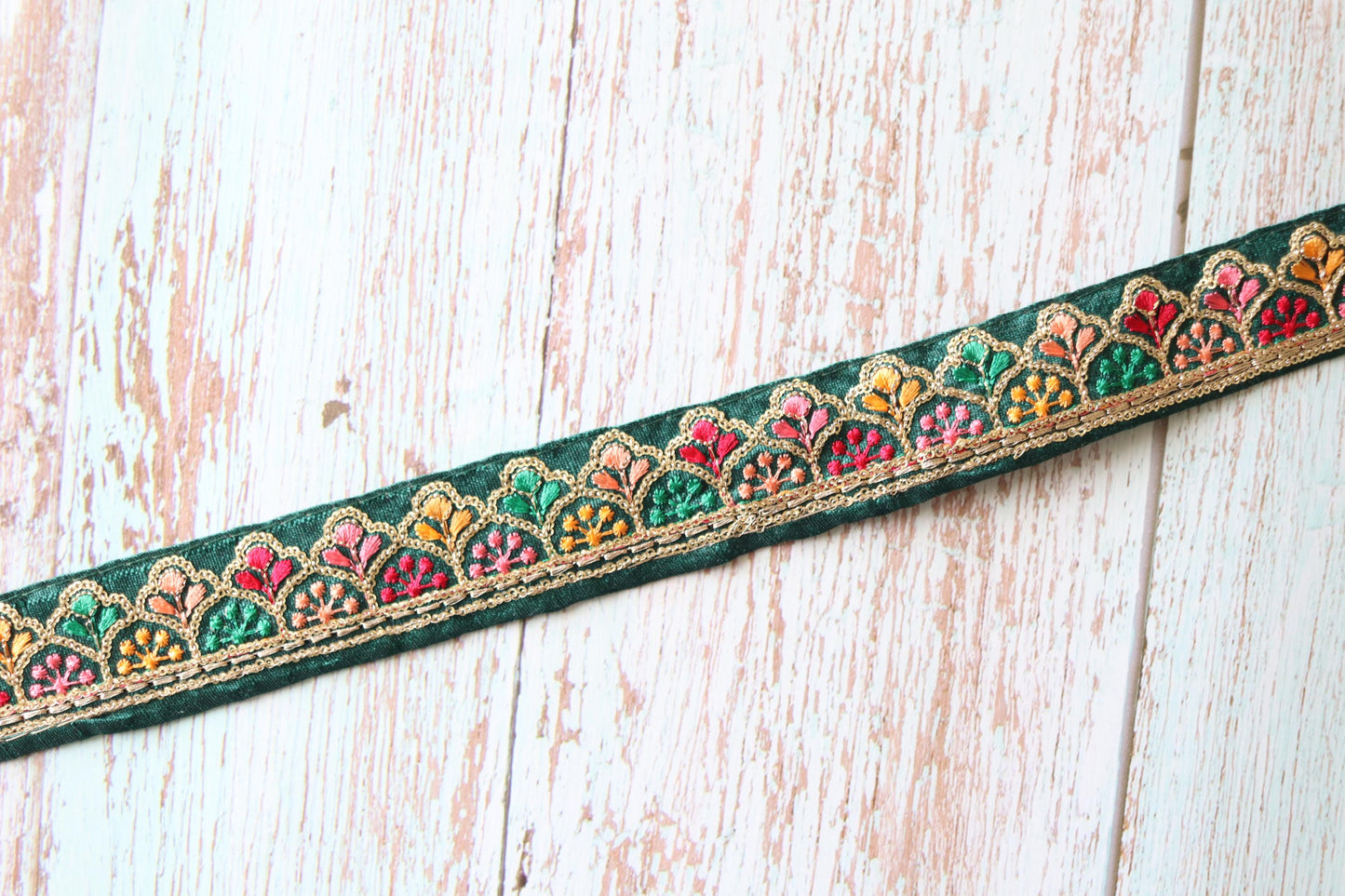 Green Gold Floral Embroidered Trim, Indian Fabric Embroidered Border, Green Multicolour Floral Lace, Saree Border, インド刺繍リボン, Price/mtr