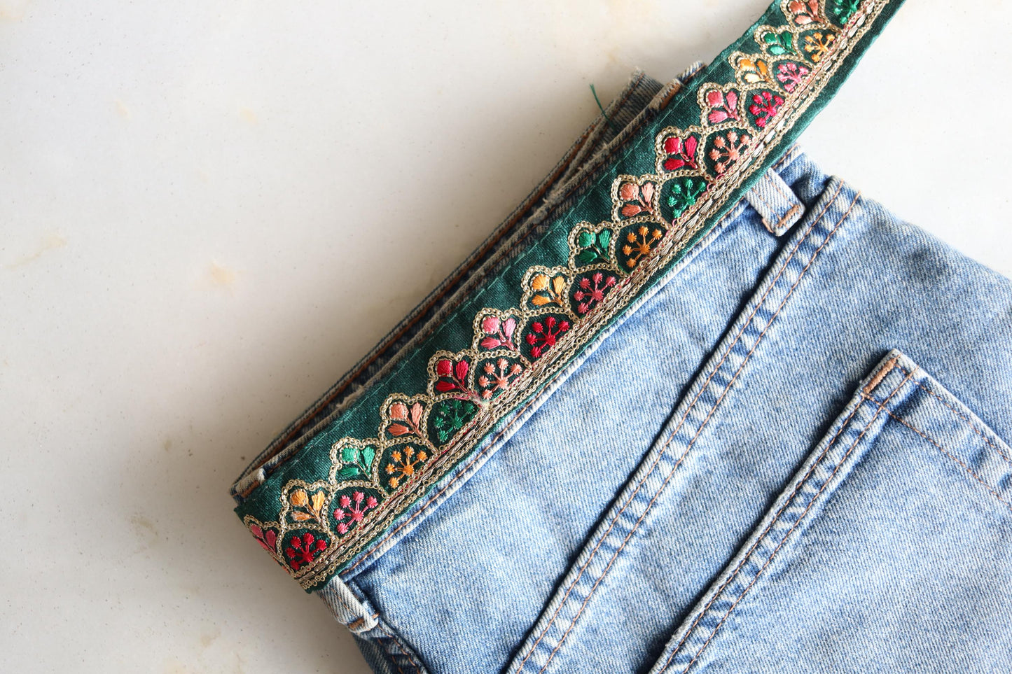 Green Gold Floral Embroidered Trim, Indian Fabric Embroidered Border, Green Multicolour Floral Lace, Saree Border, インド刺繍リボン, Price/mtr