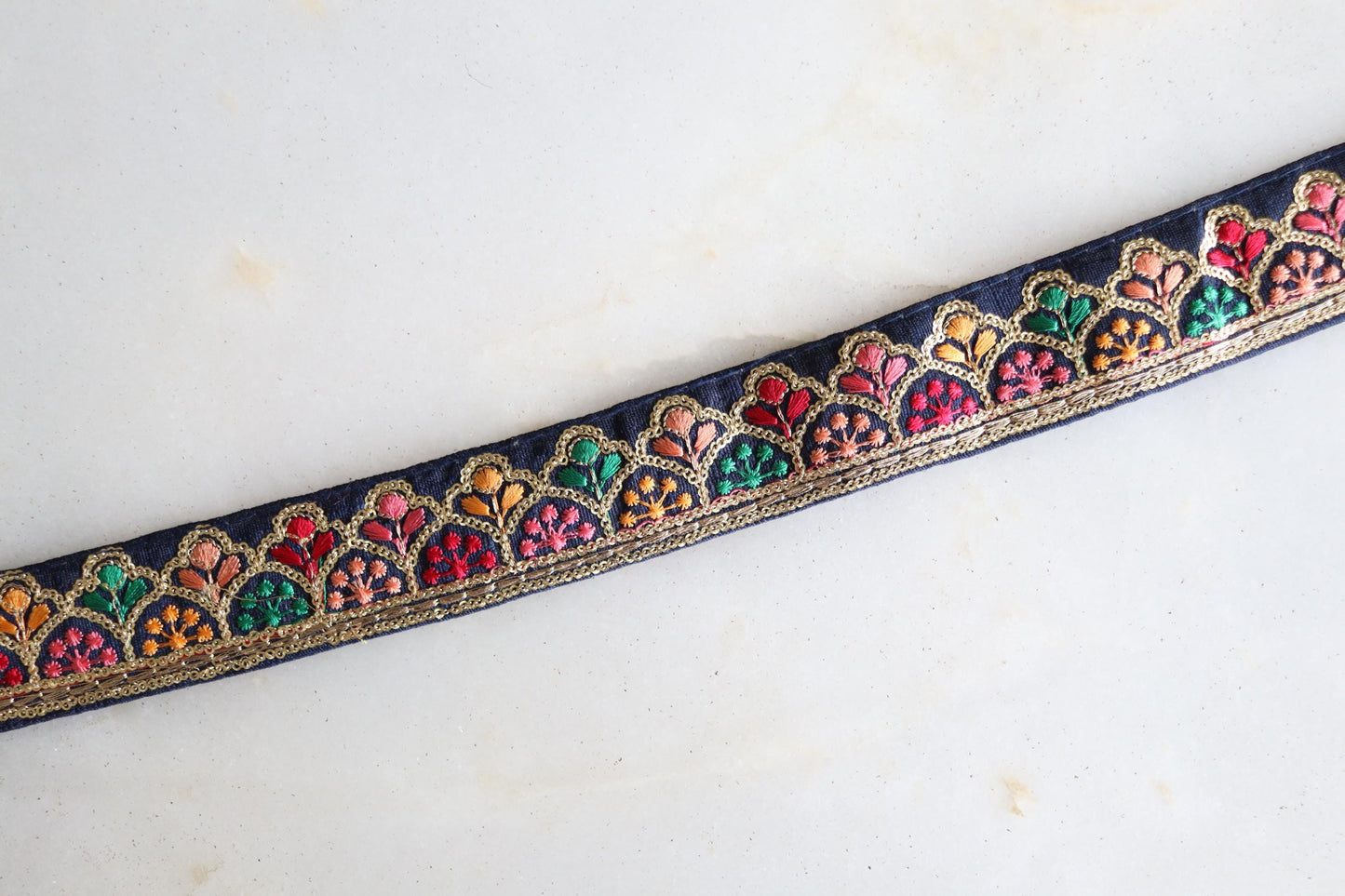 Black Gold Floral Embroidered Trim, Indian Fabric Embroidered Border, Black Multicolour Floral Lace, Saree Border, インド刺繍リボン, Price/mtr