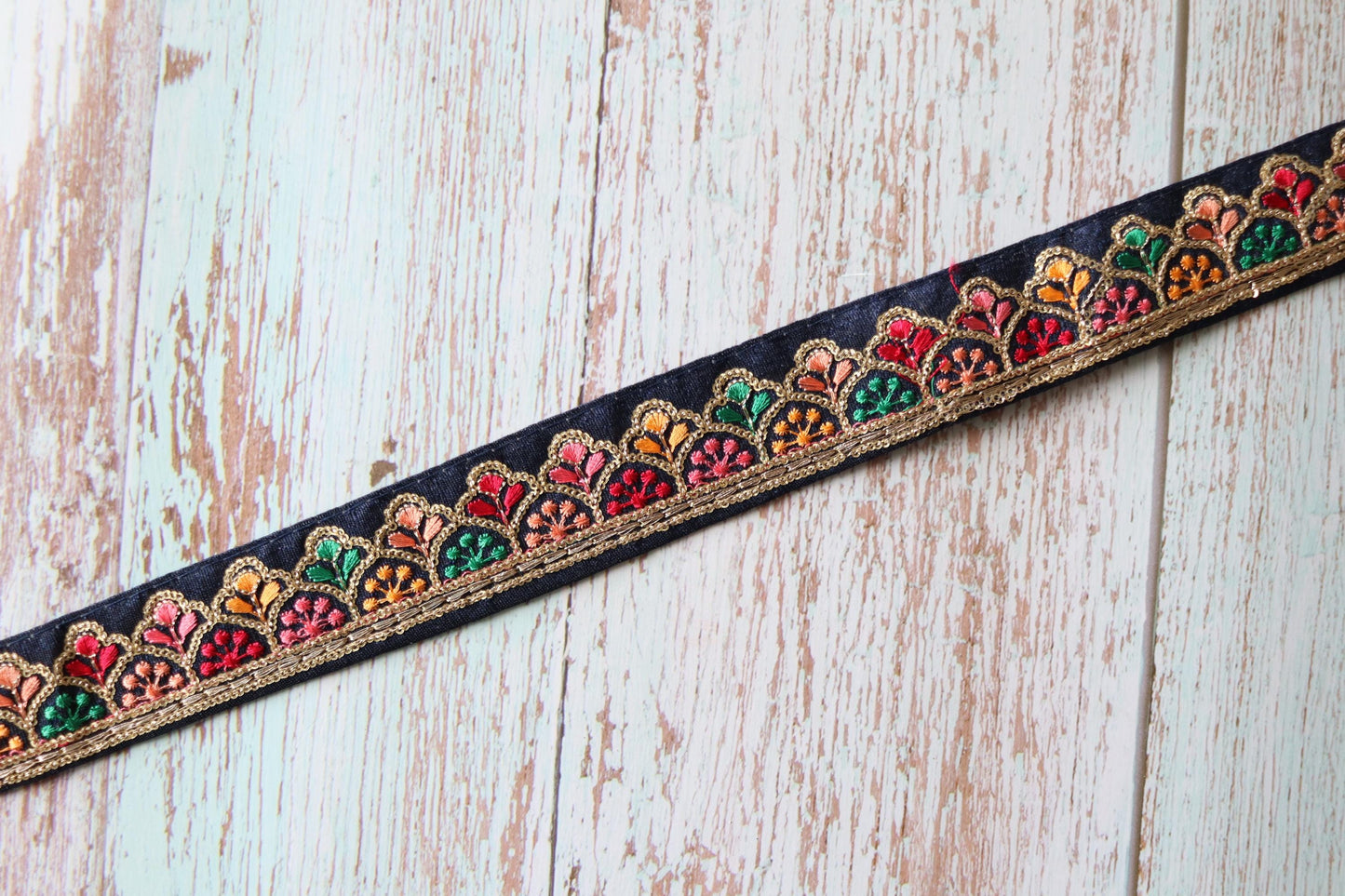 Black Gold Floral Embroidered Trim, Indian Fabric Embroidered Border, Black Multicolour Floral Lace, Saree Border, インド刺繍リボン, Price/mtr