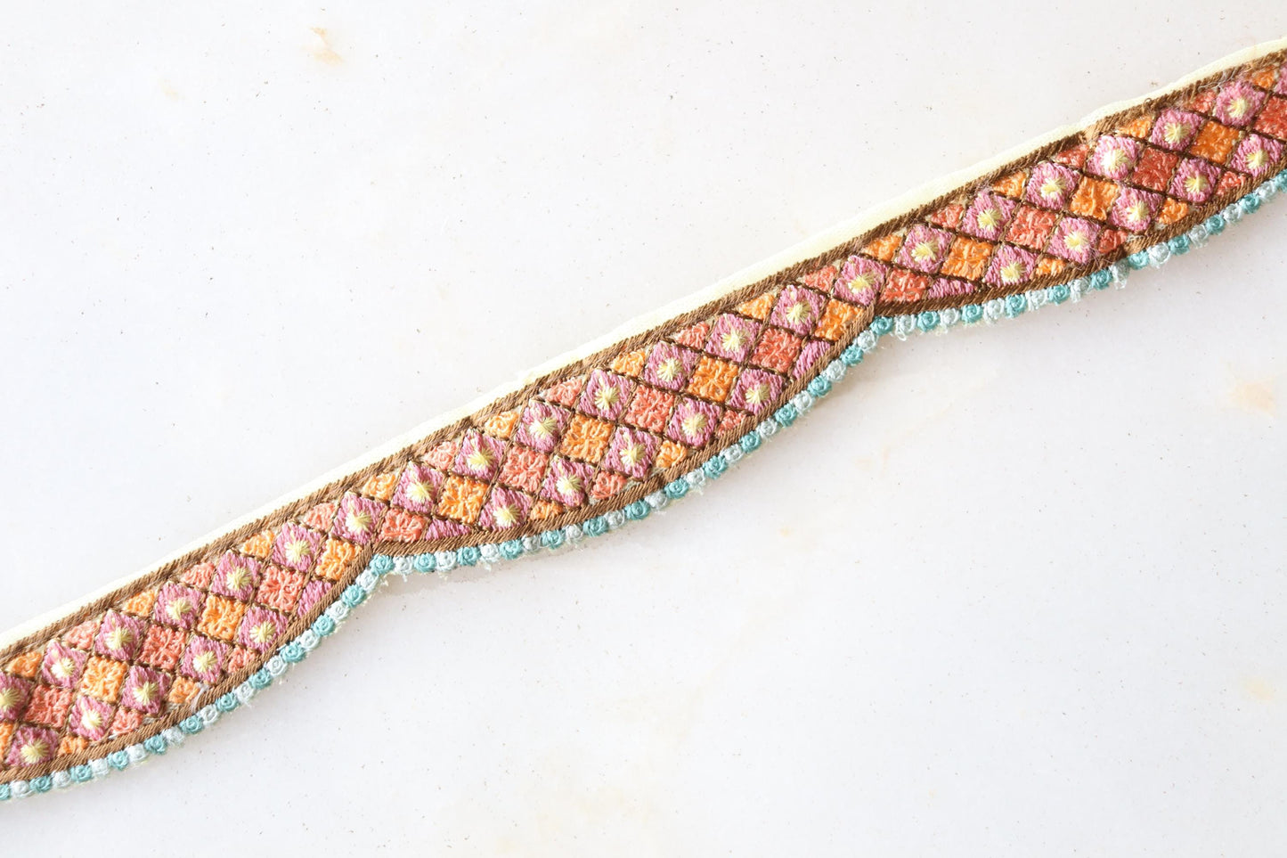 Floral Scallop Embroidered Net Trim, Pink Peach Green Border, Cutwork Floral Net Lace, Indian Fabric Trim, Saree Border, インド刺繍リボン, Price/mtr