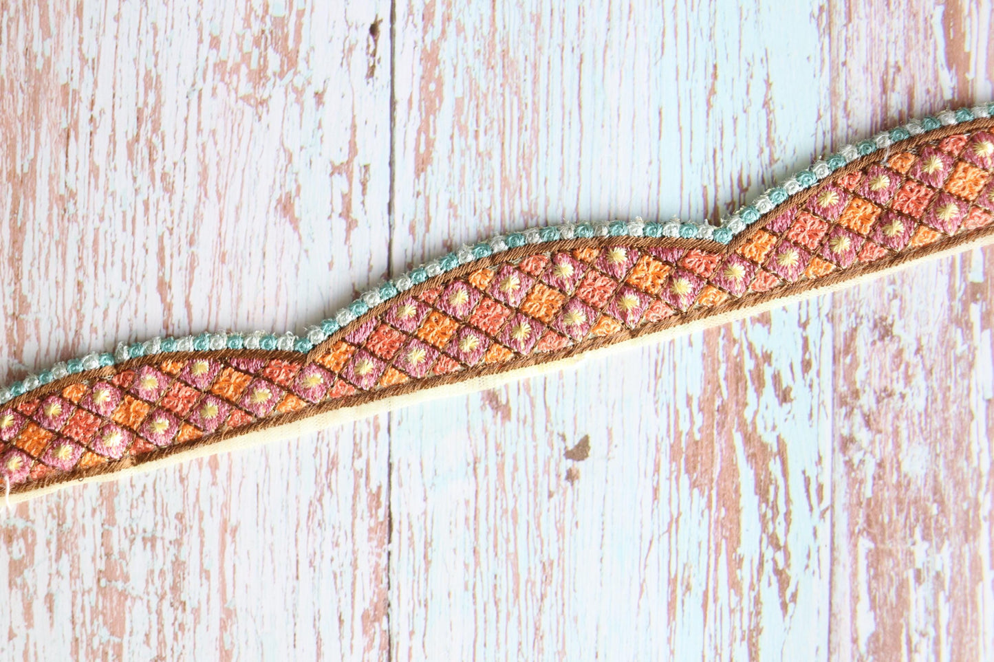 Floral Scallop Embroidered Net Trim, Pink Peach Green Border, Cutwork Floral Net Lace, Indian Fabric Trim, Saree Border, インド刺繍リボン, Price/mtr