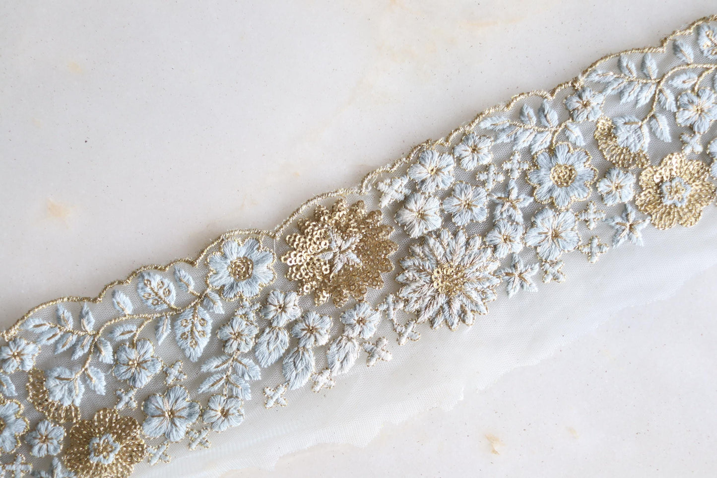 White Floral Scallop Embroidered Trim, White Gold Net Border, Cutwork Sequin Net Lace, Indian Fabric Trim Saree Border, インド刺繍リボン, Price/mtr