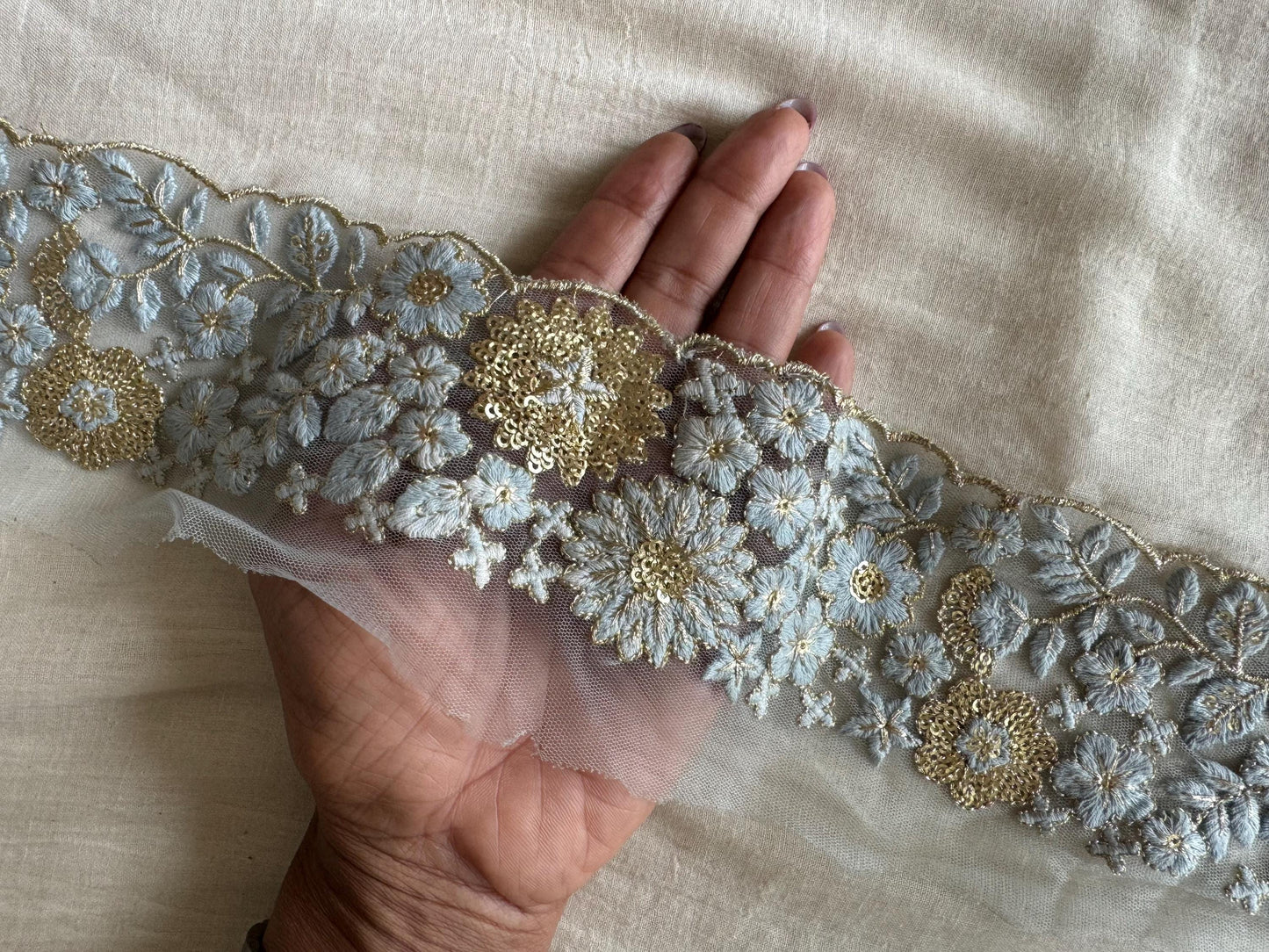White Floral Scallop Embroidered Trim, White Gold Net Border, Cutwork Sequin Net Lace, Indian Fabric Trim Saree Border, インド刺繍リボン, Price/mtr
