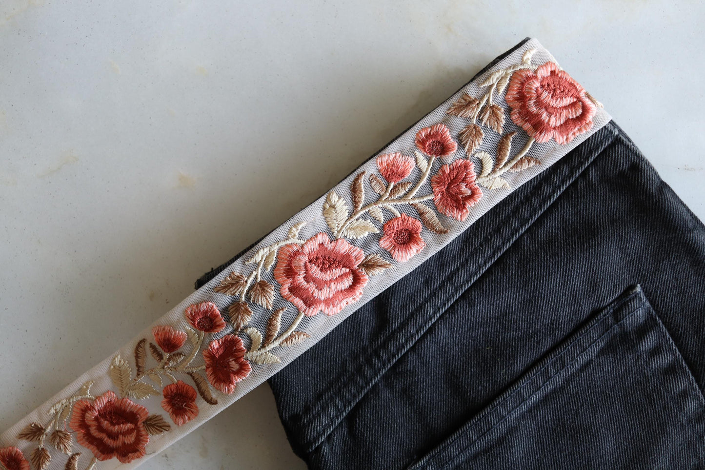 Peach Cream Floral Embroidered Trim, Indian Fabric Net Border, Peach Net Lace, Parsi Embroidery Floral Saree Border, インド刺繍リボン, Price/mtr