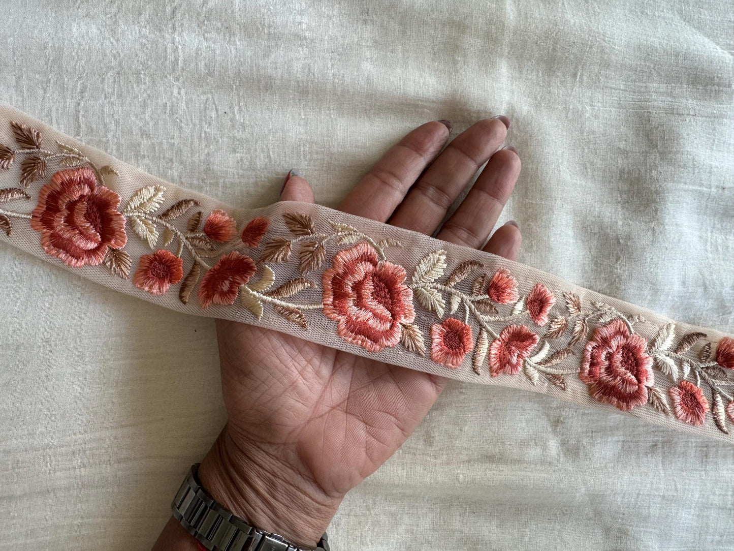 Peach Cream Floral Embroidered Trim, Indian Fabric Net Border, Peach Net Lace, Parsi Embroidery Floral Saree Border, インド刺繍リボン, Price/mtr