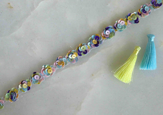 Pastel Floral Beaded Embroidered Trim, Pink Blue Yellow Plastic Sequin Beaded Border, Narrow Floral Cutwork Saree Border, インド刺繍リボン,Price/mtr