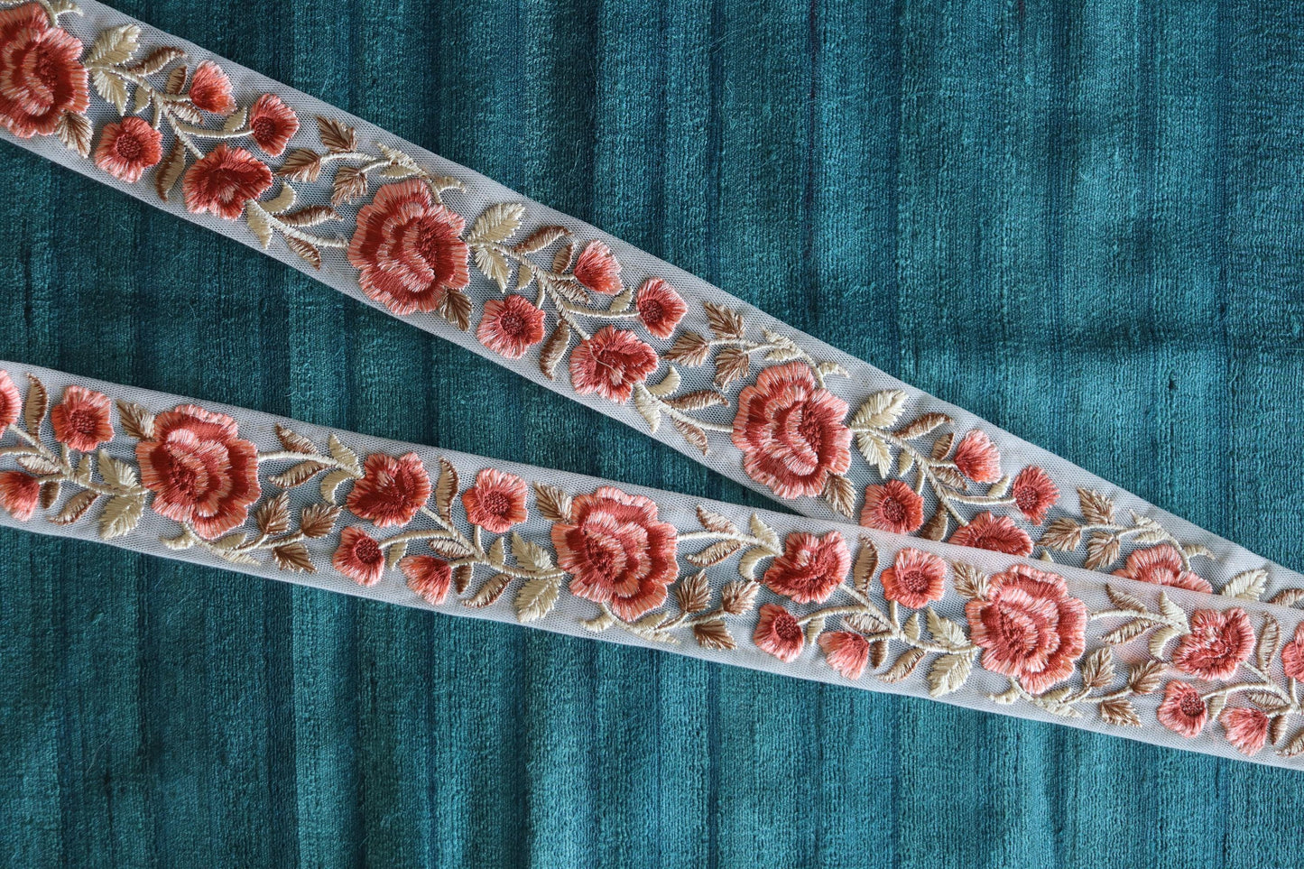 Peach Cream Floral Embroidered Trim, Indian Fabric Net Border, Peach Net Lace, Parsi Embroidery Floral Saree Border, インド刺繍リボン, Price/mtr