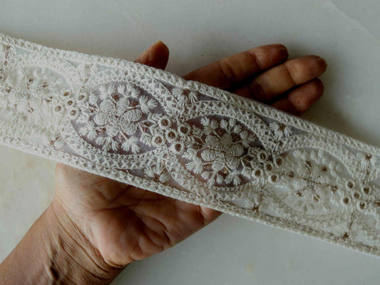 White Gold Floral Net Trim, Indian Fabric Embroidered Sequins Border, White Gold Lace, White on White Saree Border, Price/mtr, インド刺繍リボン
