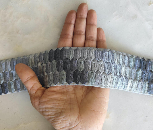 Boho Chevron Geometric Grey Trim, Embroidered Blue Lavender Grey Border, Indian Fabric Lace, Boho Saree Border, インド刺繍リボン, Price/mtr