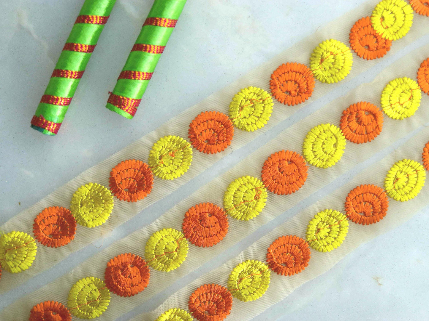 Orange Yellow Floral Phulkari Trim, Embroidered Trim, Indian Fabric Border, Floral Net Lace, Boho Floral Saree Border, インド刺繍リボン, Price/mtr