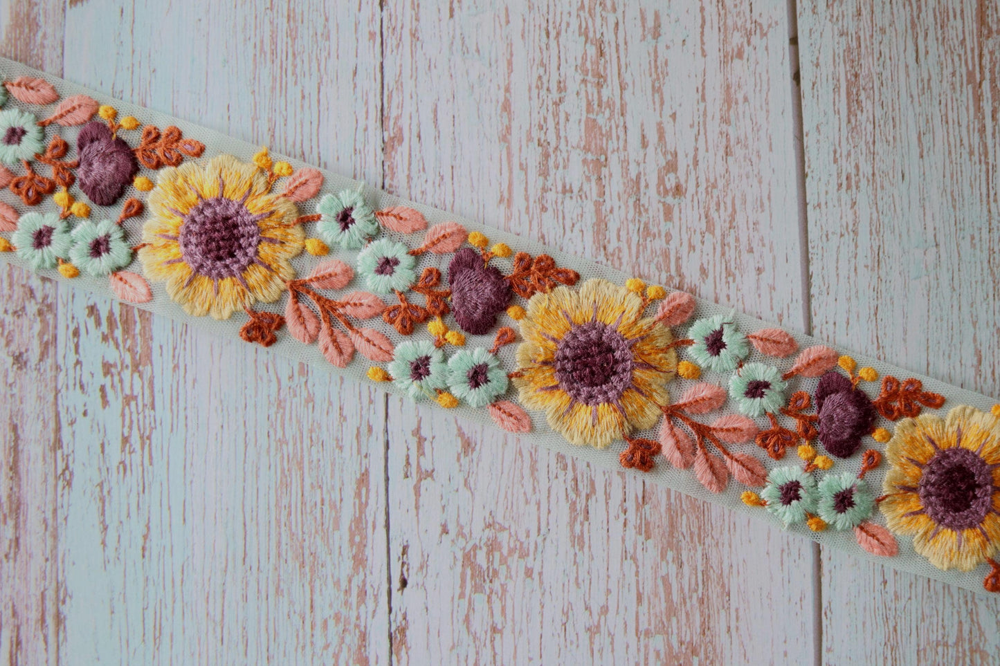 Yellow Blue Floral Embroidered Trim, Spring Floral Border, Yellow Blue Net Lace, Indian Fabric Trim Saree Border, インド刺繍リボン, Price/mtr