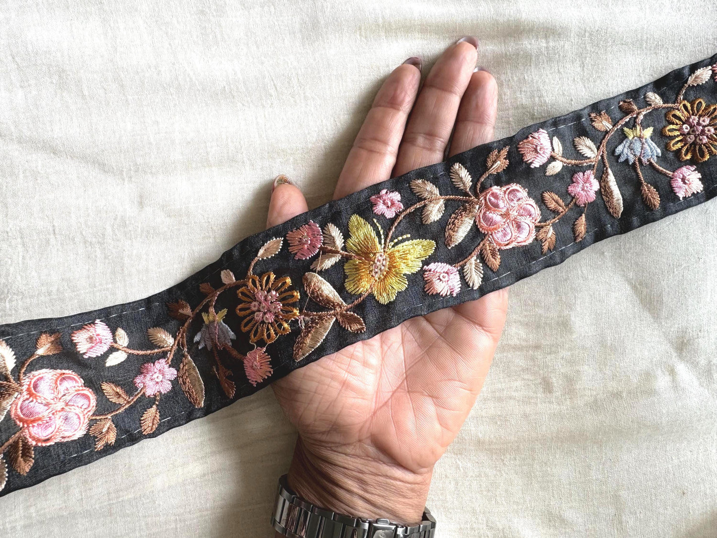Black Pink Butterfly Floral Trim, Embroidered Floral Net Border, Black Lace, Indian Fabric Trim, Butterfly Saree Border, インド刺繍リボン, Price/mtr