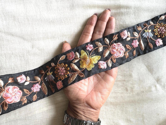 Black Pink Butterfly Floral Trim, Embroidered Floral Net Border, Black Lace, Indian Fabric Trim, Butterfly Saree Border, インド刺繍リボン, Price/mtr